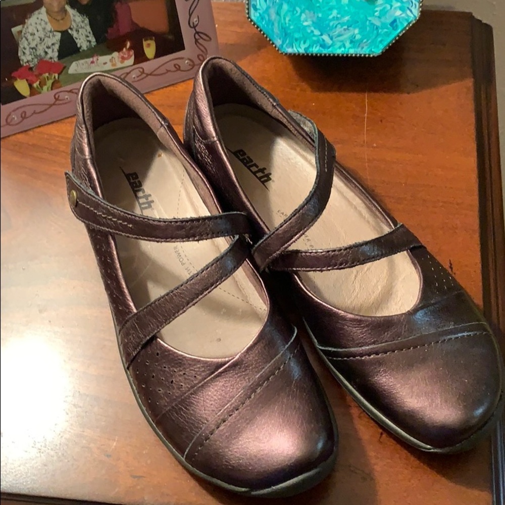 Shoes - Picture 2 of 3